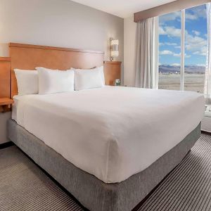 Upper Floors King Room
